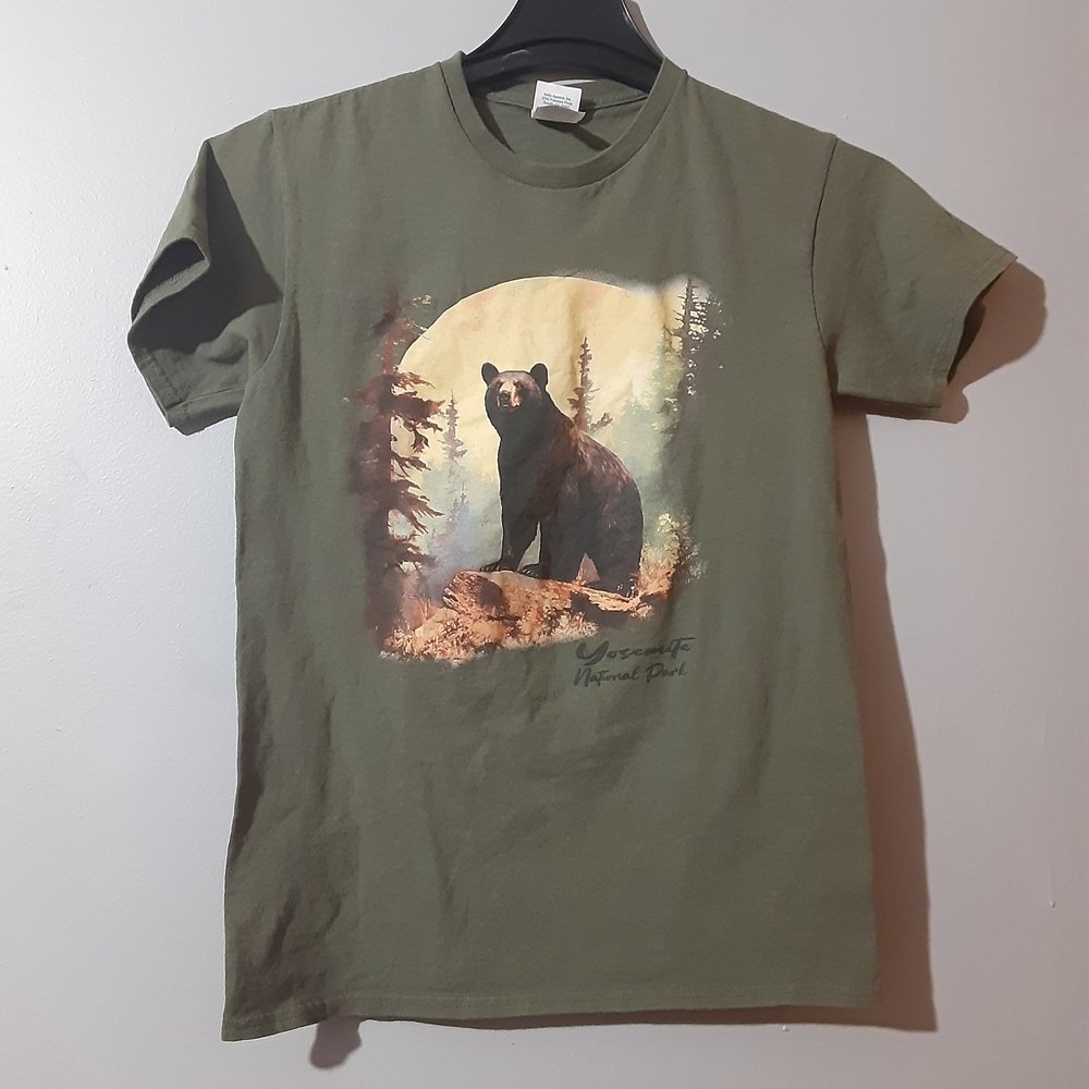 Delta Olive Bear Graphic Tee Yosimito National Park Short Sleeve Size S